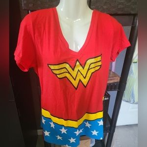Wonder Woman Tee w/Removable Cape
